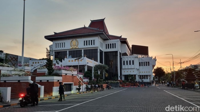 Gedung DPRD di Surabaya penjagaan diperketat