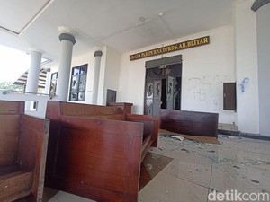 Gedung DPRD Kabupaten Blitar Dibakar Perusuh Dini Hari