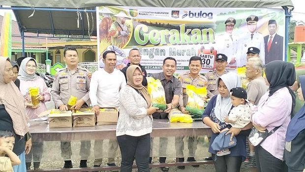 Gerakan Pangan Murah di Kuansing, Riau, diserbu warga.