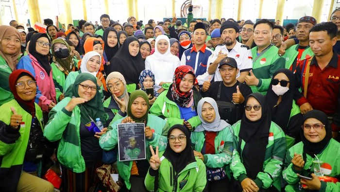 Gubernur Jatim Khofifah Indar Parawansa bersama driver ojol gelar tahlil kubro