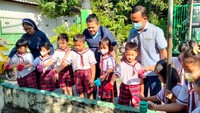 Kepala Divisi Pendidikan Yayasan Tarakanita Wilayah Surabaya, Shita Sophianingreki, M Pd mengatakan, siswa diharapkan tidak hanya memahami secara ilmiah tentang peran lapisan ozon, tetapi juga membangun karakter peduli, bertanggung jawab, dan berani mengambil langkah nyata bersama dalam menjaga kelestarian lingkungan. Dengan begitu, pendidikan yang kami jalankan tidak hanya mencetak peserta didik cerdas, tetapi juga membentuk generasi pemimpin yang memiliki kepedulian ekologis dan siap berkontribusi bagi bumi, tuturnya pada detikEdu, ditulis Minggu (31/8/2025). Foto: Dok Yayasan Tarakanita Wilayah Surabaya