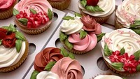 Ohheysarahjay berhasil membuat 90 cupcake bentuk bunga cantik untuk restoran ternama di kotanya. Sebuah pencapaian besar untuk dirinya. Foto: Boredpanda