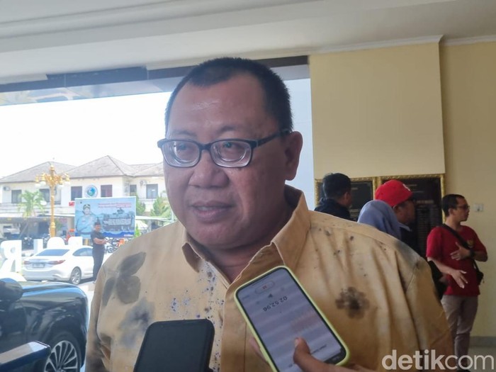 Ketua DPRD Solo, Budi Prasetyo, saat ditemui di Mapolresta Solo, Minggu (31/8/2025).