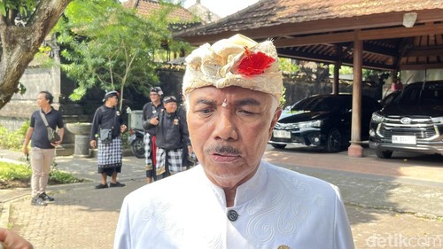 Ketua MDA Bali Ida Panglingsir Agung Putra Sukahet ditemui di Rumah Jabatan Gubernur Bali, Minggu (31/8/2025). (Rizki Setyo)