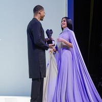 Ada yang menulis, “Apa ini Bene Gesserit versi camel toe?”, merujuk pada film Dune. Komentar lain menyebut, “Yang saya lihat cuma sprei dan wedgies.”  Foto: Instagram/@kimkardashian