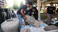 Salah satu artefak yang hilang adalah arca kepala Ganesha peninggalan era Kerajaan Kediri. Evakuasi bertujuan menyelamatkan sisa koleksi agar tidak mengalami kerusakan lebih lanjut. ANTARA FOTO/Prasetia Fauzani