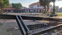 Pagar sisi barat Gedung Negara Grahadi Surabaya juga ikut rusak pacsa kejadian pada Sabtu (30/8).