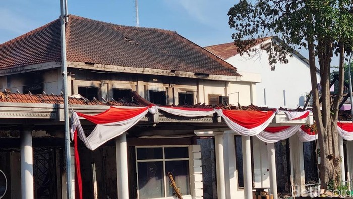 Kondisi Gedung Negara Grahadi Usai Dibakar Perusuh