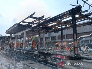 Puing-puing Halte Senen yang Hangus Terbakar Disingkirkan, Ini Penampakannya