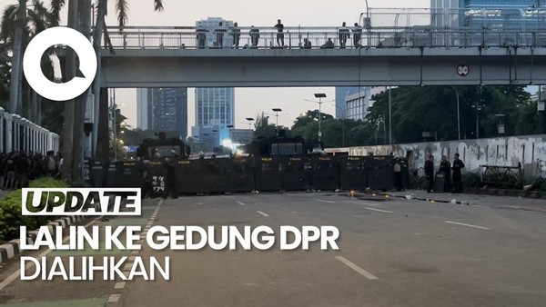 Video: Situasi Terkini di Kawasan Gedung DPR, Lalin Arah Slipi Ditutup
