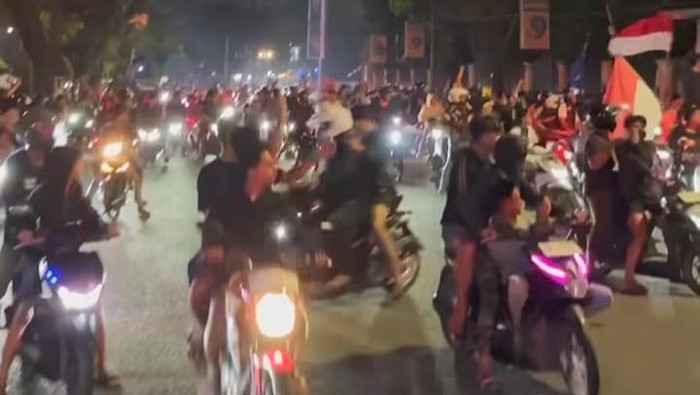 Massa yang diduga merupakan geng motor dan merusak gedung DPRD Sumsel hingga kantor Ditlantas Polda Sumsel.