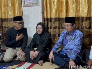 Menag Jenguk Keluarga Abay Korban Tewas Gedung DPRD Makassar Dibakar Massa