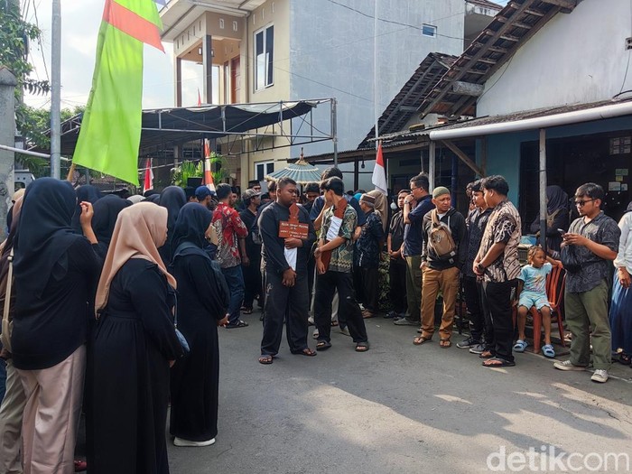 Pemakaman mahasiswa Amikom Jogja, Rheza Sendy Pratama (21) di Mlati, Sleman, Minggu (31/8/2025).