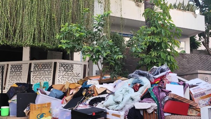 Penampakan Rumah Sri Mulyani pasca dijarah massa.