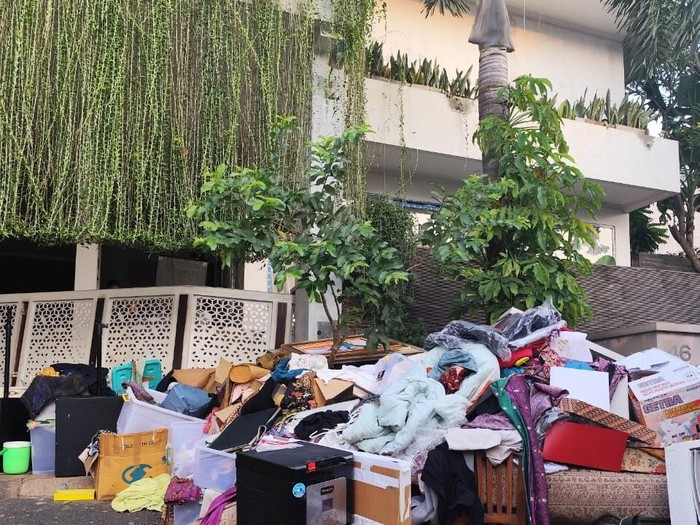 Penampakan Rumah Sri Mulyani pasca dijarah massa.
