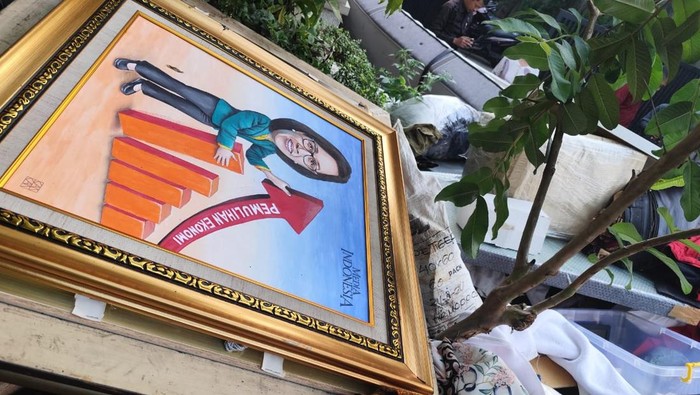 Penampakan Rumah Sri Mulyani pasca dijarah massa.