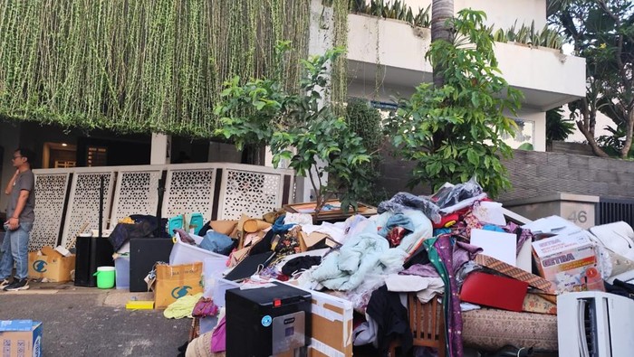 Penampakan Rumah Sri Mulyani pasca dijarah massa.