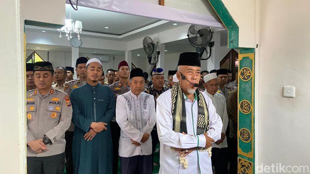Polres Indragiri Hilir (Inhil) menggelar salat gaib untuk Affan Kurniawan, Jumat (28/8/2025)