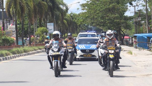 Polres Pelalawan menggelar patroli skala besar demi menciptakan rasa aman.