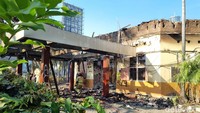 Rizki Santosa menyampaikan kerusakan 90% terbakar. Sisa 10 % bangunan masjid Polsek yang masih utuh tidak terbakar.