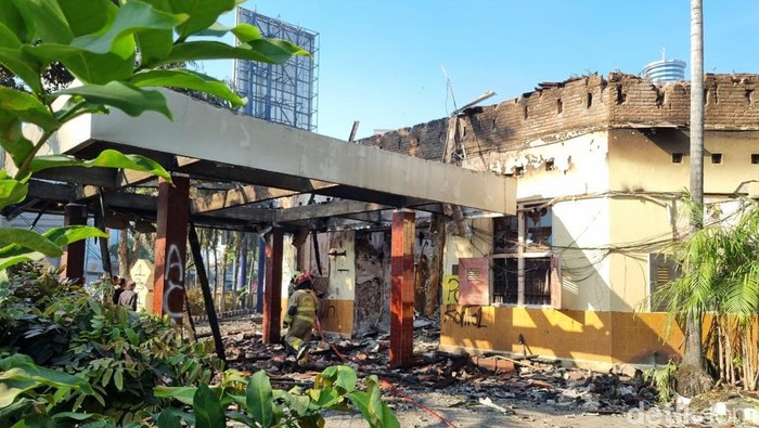 Polsek Tegalsari Terbakar Pascademo 30 Agustus Polsek Tegalsari Terbakar Pascademo 30 Agustus