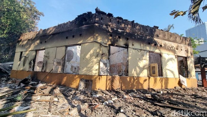 Polsek Tegalsari Terbakar Pascademo 30 Agustus Polsek Tegalsari Terbakar Pascademo 30 Agustus