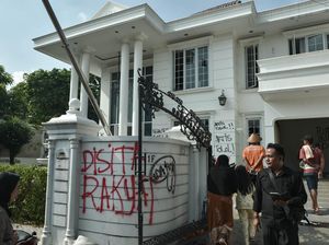 Video Top 5: Rumah DPR Dijarah Hingga UMKM Blok M Hengkang Gegara Sewa Kios