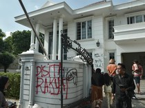 Video Top 5: Rumah DPR Dijarah Hingga UMKM Blok M Hengkang Gegara Sewa Kios