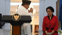 Presiden mengajak masyarakat tetap tenang dan menjaga persatuan nasional. Ia menegaskan aspirasi rakyat murni akan didengar, dicatat, dan ditindaklanjuti selama disampaikan dengan damai, serta tidak merusak tatanan maupun merugikan orang lain. ANTARA FOTO/Galih Pradipta