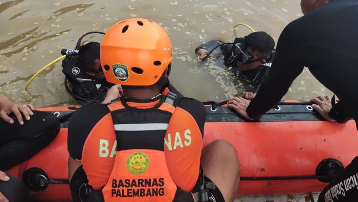 Proses pencarian wanita tenggelam di Muba.