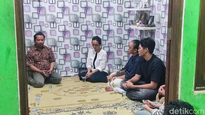 Putri Keraton Yogyakarta, GKR Mangkubumi dan GKR Bendara, melayat ke rumah Rheza Sendy Pratama, di Jaten, Mlati, Sleman, Minggu (31/8/2025).