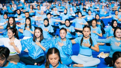 Ribuan Orang Olahraga Bareng, dari Yoga hingga Padel