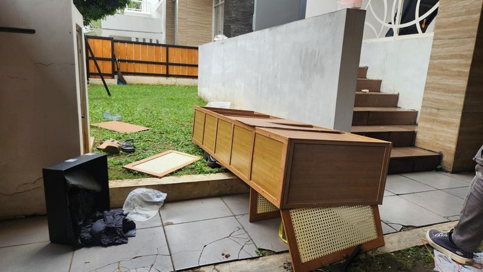 Rumah di Bintaro yang dikira milik Nafa Urbach dijarah massa tak dikenal (Adrial/detikcom)