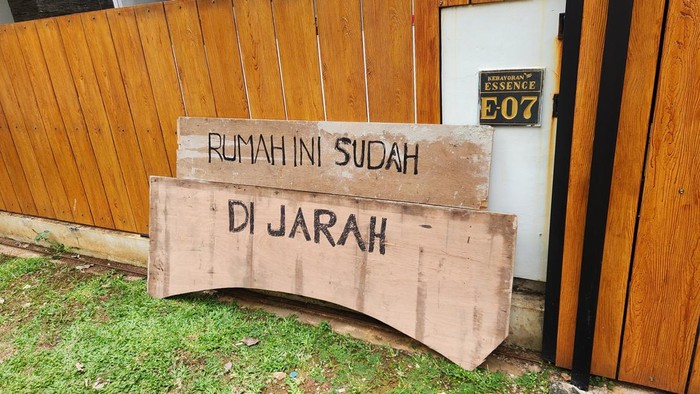 Rumah di Bintaro yang dikira milik Nafa Urbach dijarah massa tak dikenal (Adrial/detikcom)