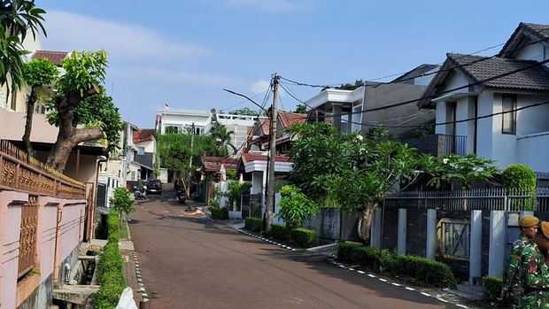 Rumah Menkeu Sri Mulyani Dijaga Aparat TNI.