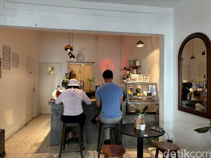Kafe Hidden Gem Ini Punya Sandwich Donat dan Hojicha Enak