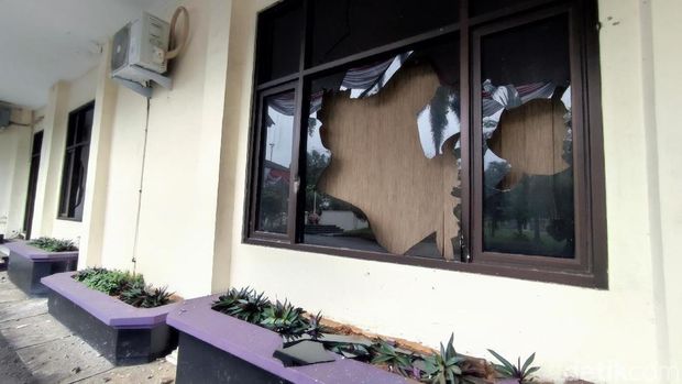 Sejumlah kerusakan di DPRD Ciamis imbas kericuhan pada Sabtu (30/1/2025).
