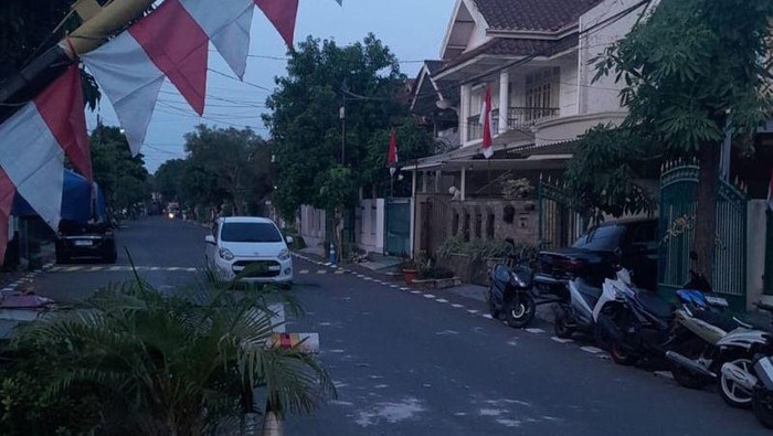 Sejumlah orang tak dikenal menjarah rumah Menteri Keuangan (Menkeu) Sri Mulyani di Bintaro Tangerang Selatan, dini hari tadi (Jafar Sidik/ANTARA).