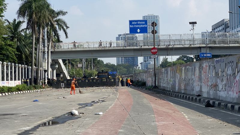 Situasi area sekitar DPR pada Minggu (31/8) pagi (Devi/detikcom)
