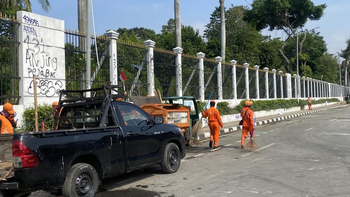 Situasi area sekitar DPR pada Minggu (31/8) pagi (Devi/detikcom)