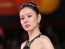 8 Gaya Elegan Son Ye Jin Debut di Venice International Film Festival 2025