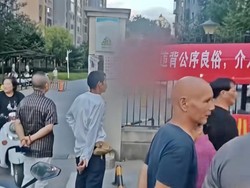 Viral Spanduk Terima Kasih Istri untuk Sahabat yang Jadi Selingkuhan Suami