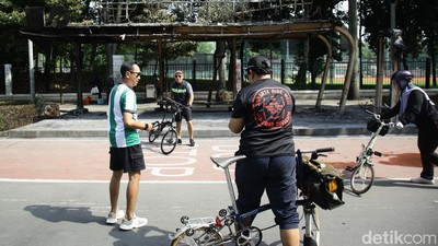 Suasana CFD Jakarta di Tengah Sisa Kerusuhan
