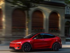 Video: Tesla Catat Rekor Pendapatan, Tapi Profitnya Justru Menyusut