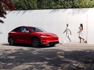 Tesla Luncurkan Mobil Keluarga yang Performanya Kayak Supercar
