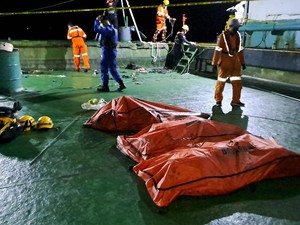 Tim SAR Babel Evakuasi 3 ABK yang Tewas karena Keracunan Gas