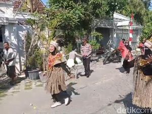 Ribuan Warga Meriahkan Karnaval Antar-RT di Magetan, Kostum Tuyul hingga Sindiran Pejabat Korupsi