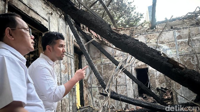Wagub Emil Lihat Ruang Kerja di Grahadi Terbakar