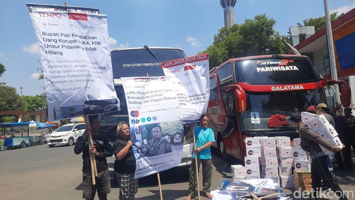 Masyarakat Pati mulai berkemas untuk berangkat ke KPK, Jakarta hari ini, Minggu (31/8/2025).
