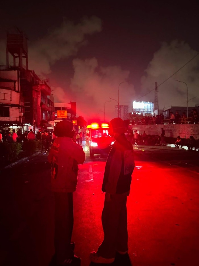 Zaskia Adya Mecca Zaskia Adya Mecca menjadi relawan medis saat aksi massa di Kwitang, Jakarta Pusat, Sabtu (20/8/2025) malam.